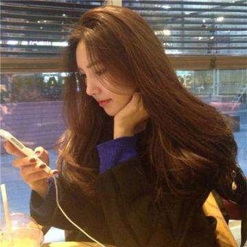 圣诞老人滑雪送礼物